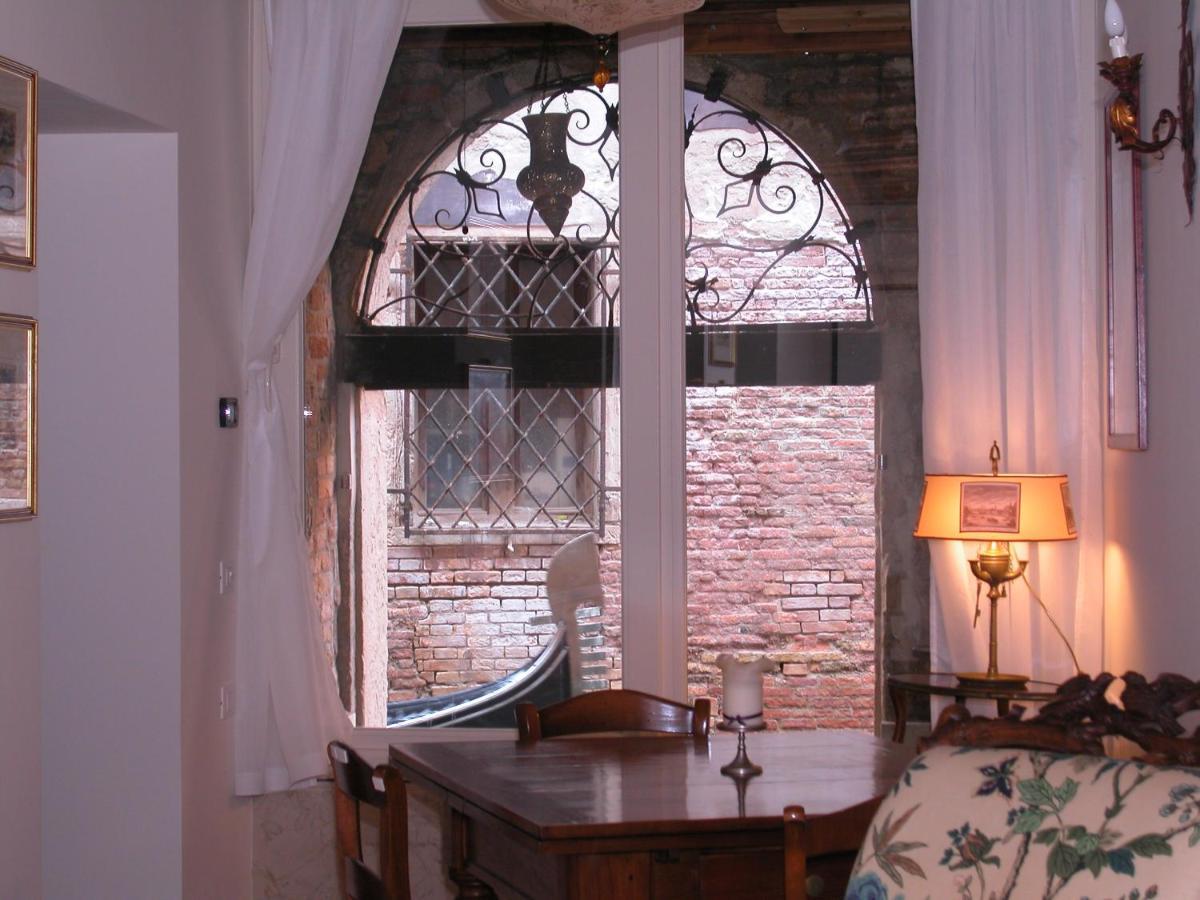 Al Pozzo Dei Scoacamini, 100 M From San Marco, Ground Floor Apartamento Veneza Exterior foto