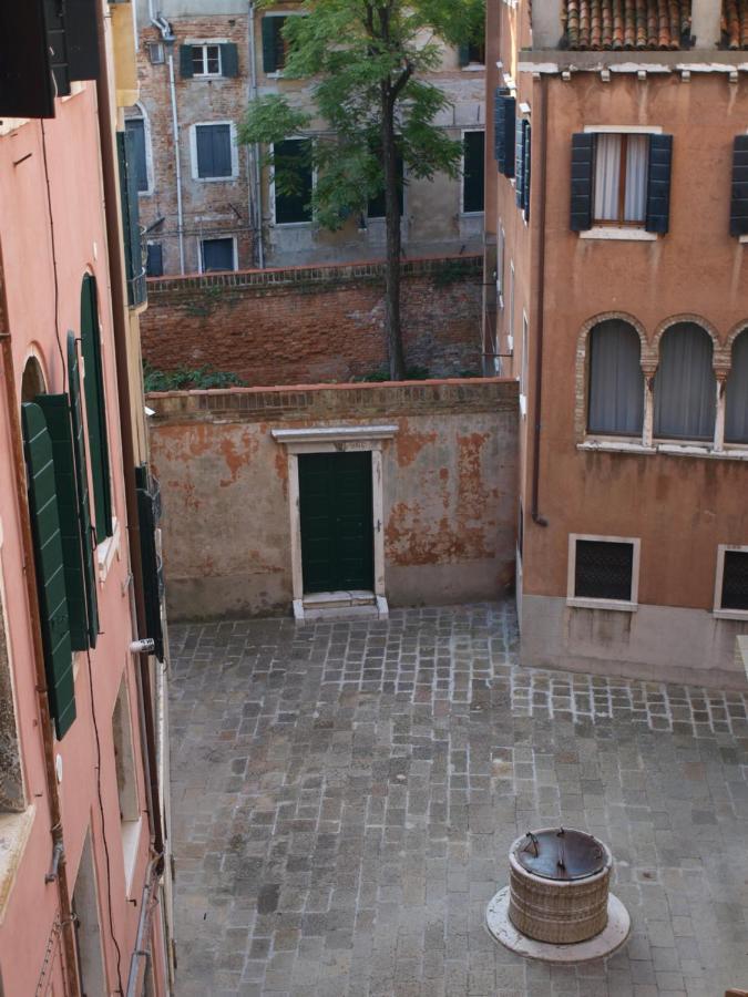Al Pozzo Dei Scoacamini, 100 M From San Marco, Ground Floor Apartamento Veneza Exterior foto