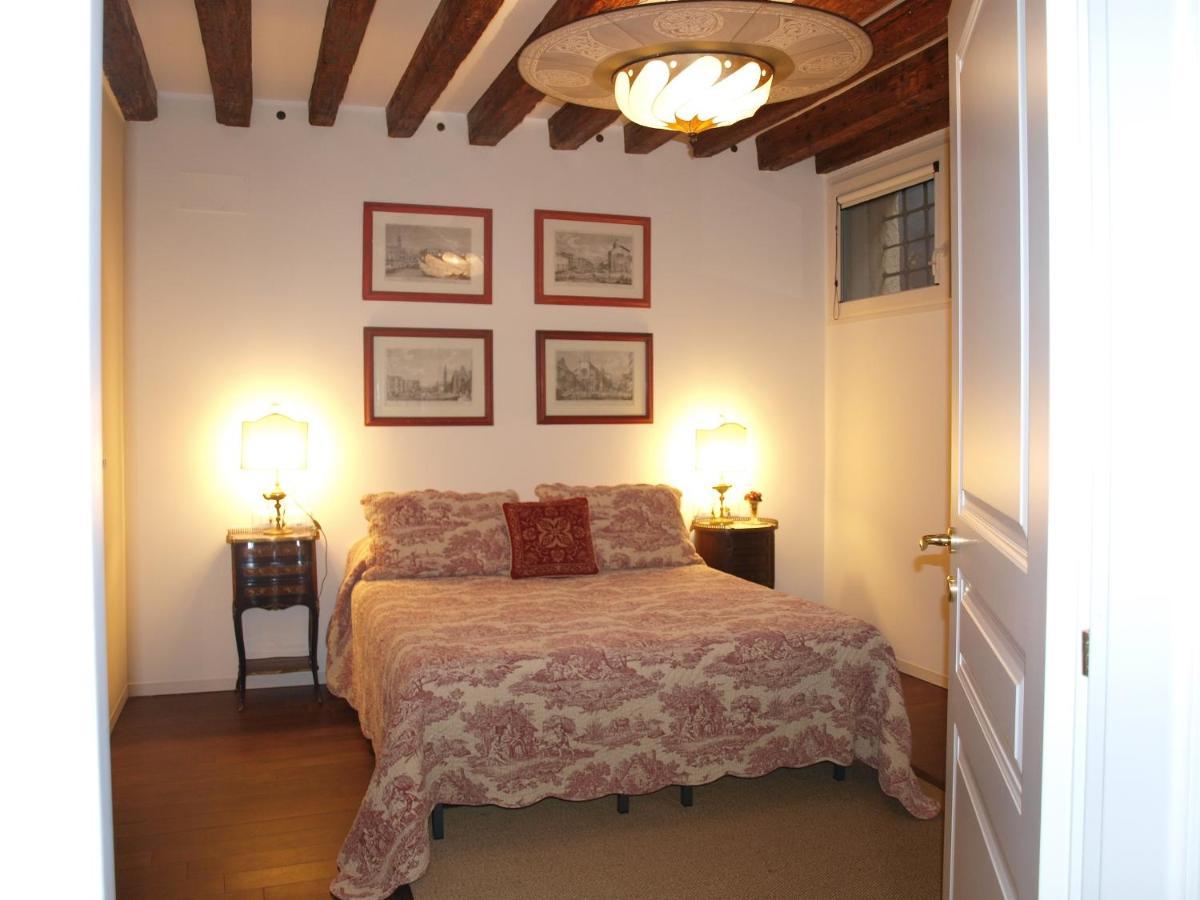 Al Pozzo Dei Scoacamini, 100 M From San Marco, Ground Floor Apartamento Veneza Exterior foto